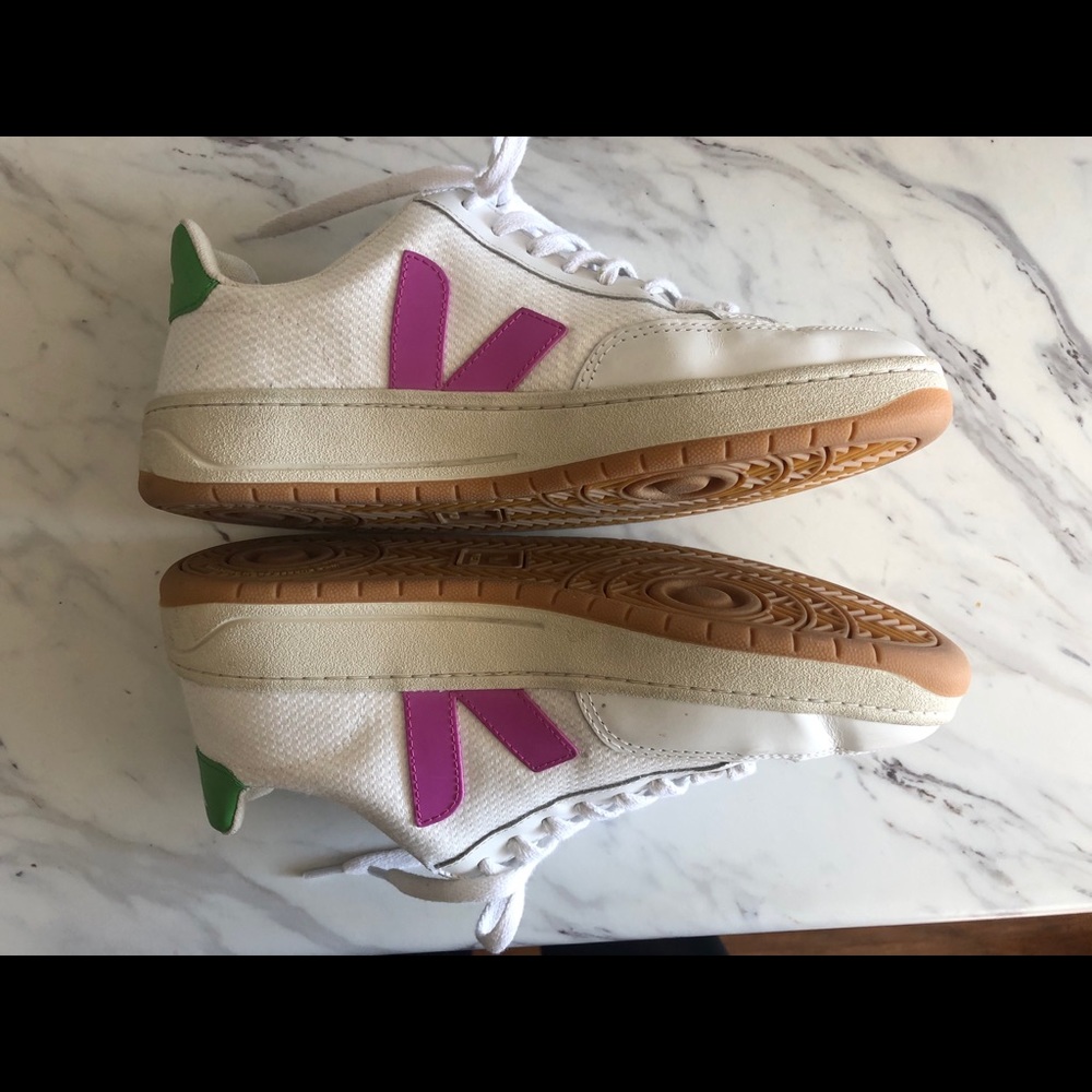 Veja V-12 B-MESH WHITE SARI ABSINTHE